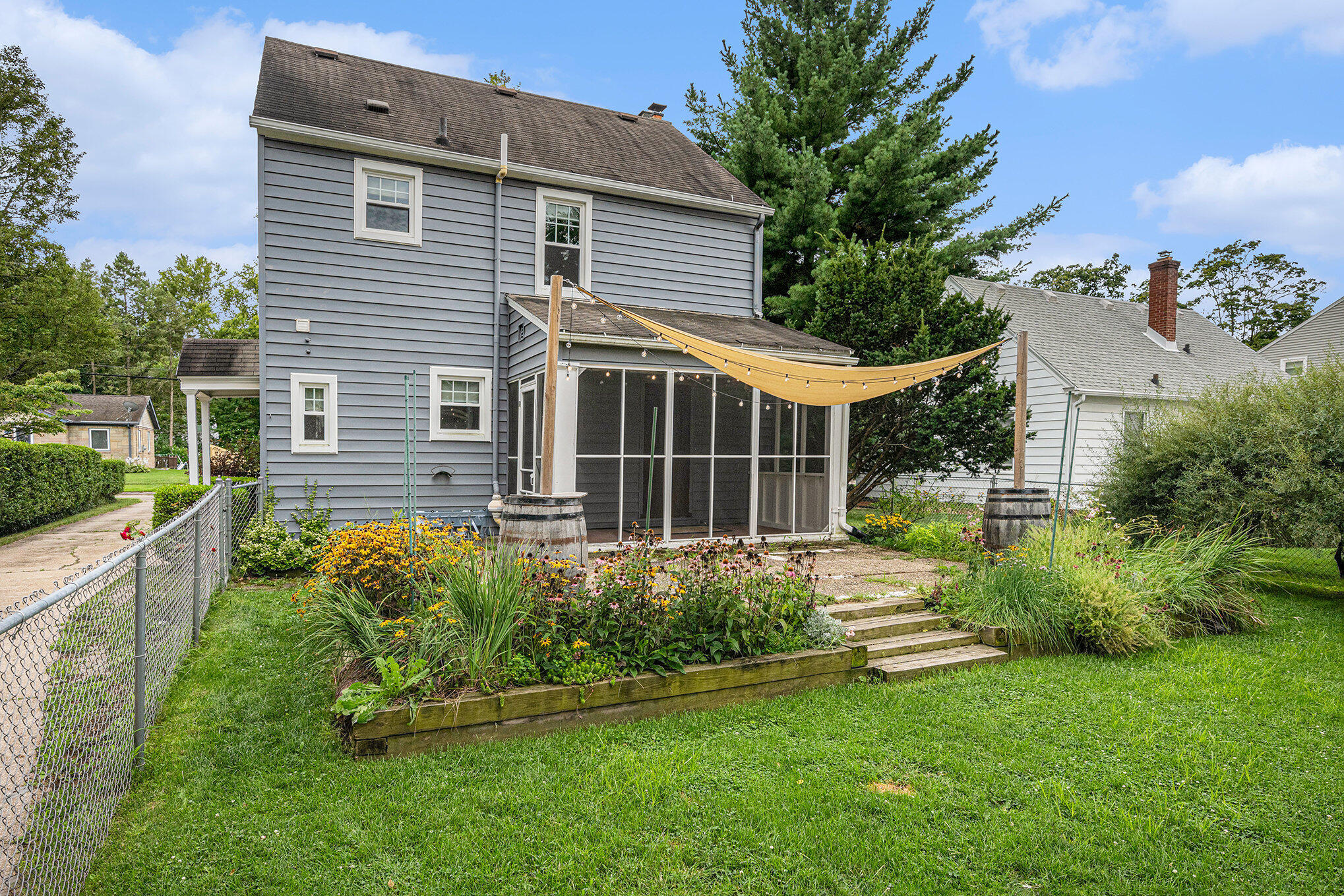 Kalamazoo, Michigan 49001, United States, 3 Bedrooms Bedrooms, ,2 BathroomsBathrooms,Residential,Active,195022