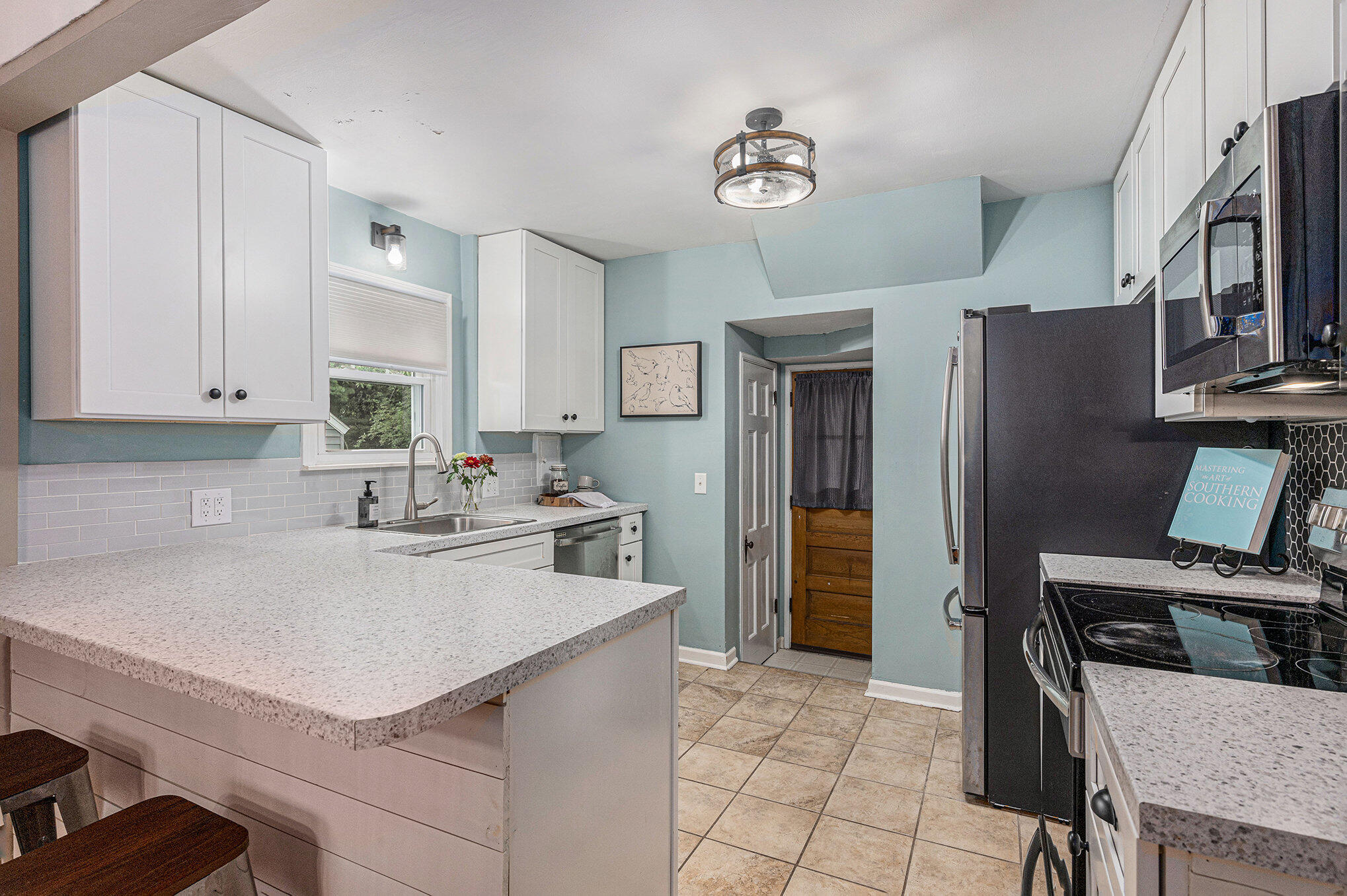 Kalamazoo, Michigan 49001, United States, 3 Bedrooms Bedrooms, ,2 BathroomsBathrooms,Residential,Active,195022