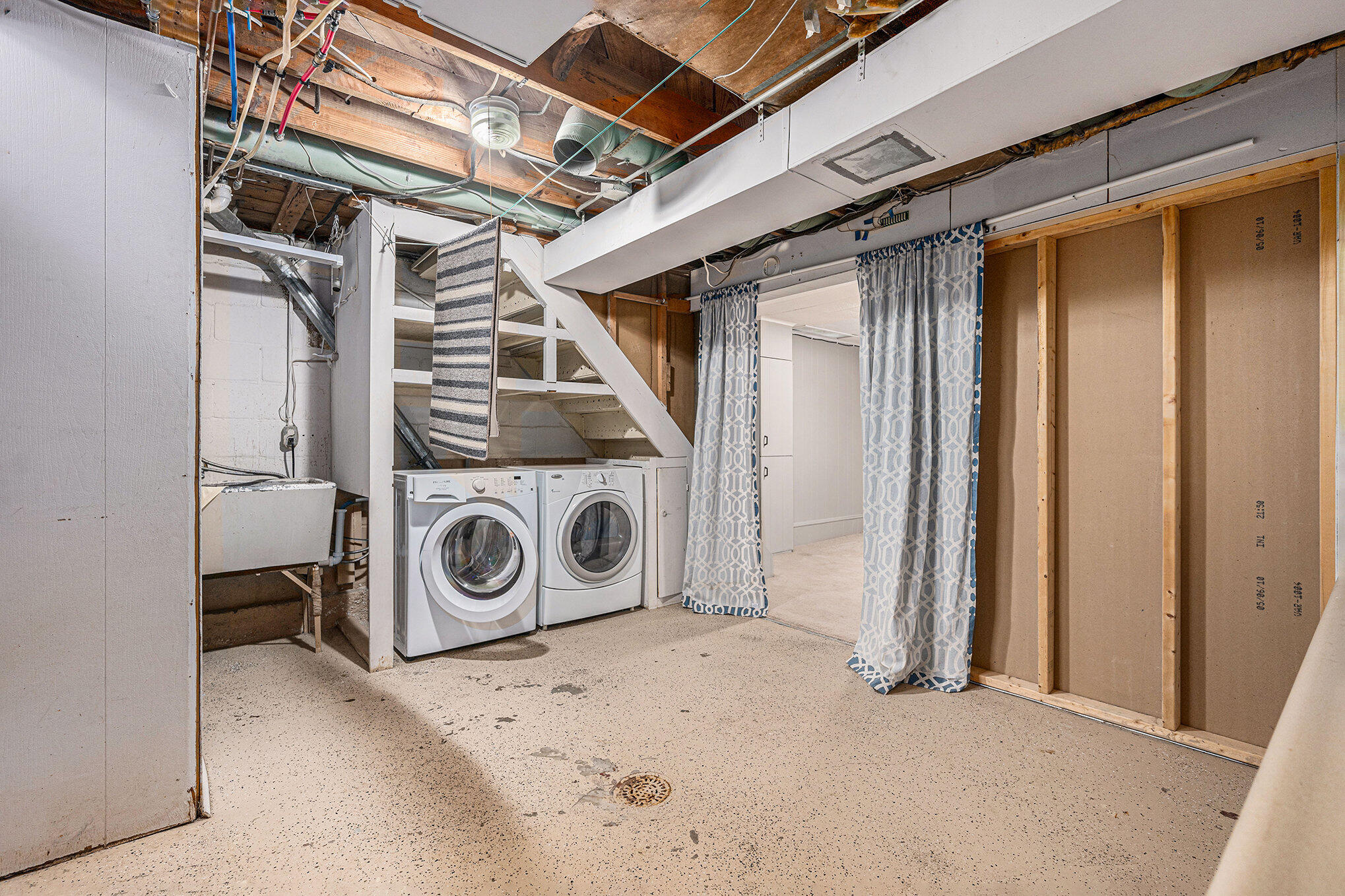 Kalamazoo, Michigan 49001, United States, 3 Bedrooms Bedrooms, ,2 BathroomsBathrooms,Residential,Active,195022