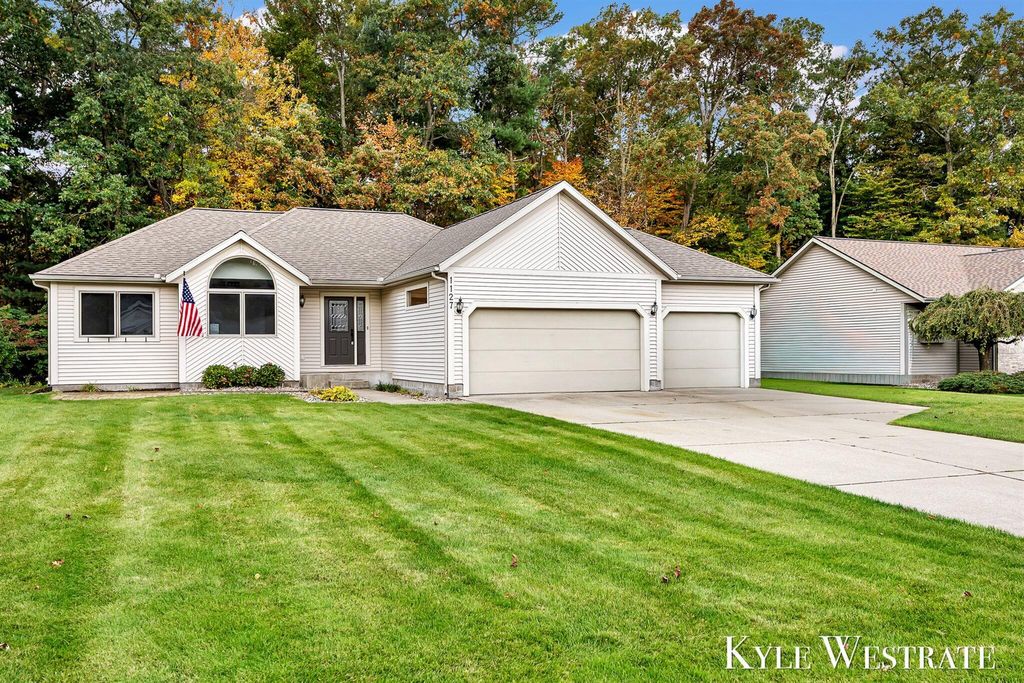 Photo of 1127 S Robinhood Drive, Muskegon, MI 49445 (MLS # 25055275)