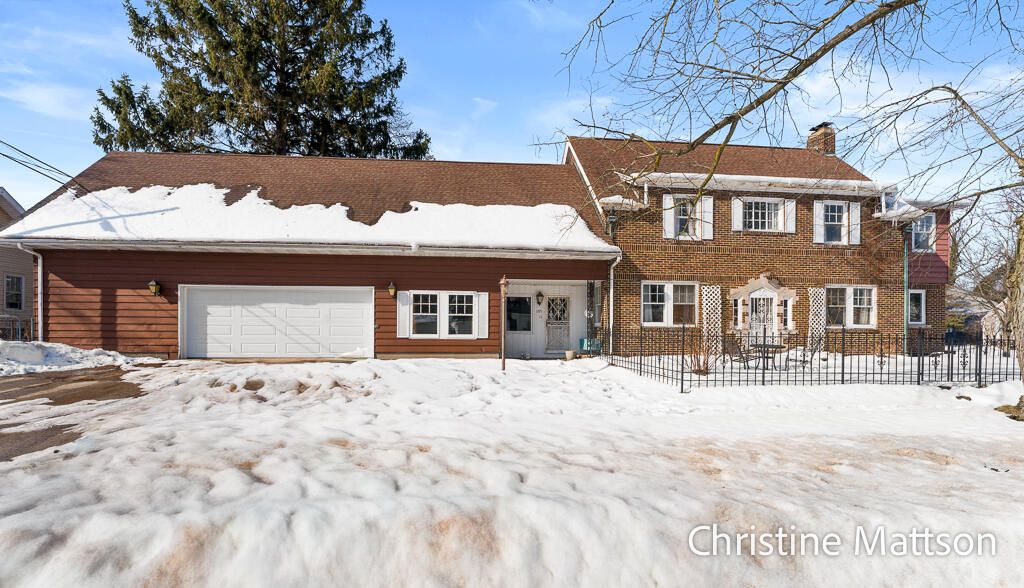 Photo of 1045 W Dale Avenue, Muskegon, MI 49441 (MLS # 26005610)