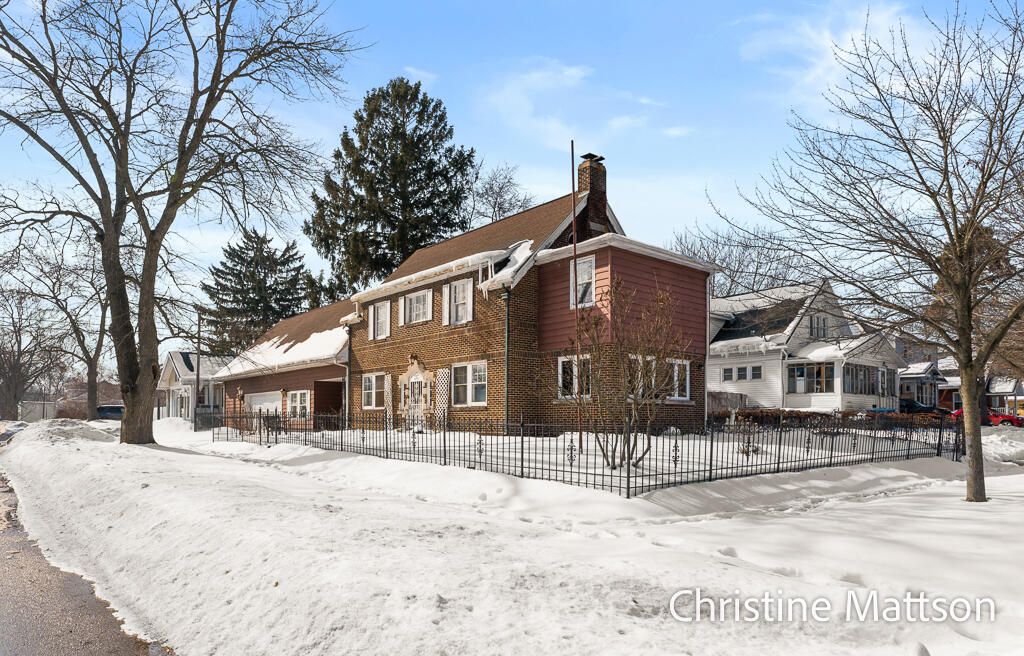 Photo of 1045 W Dale Avenue, Muskegon, MI 49441 (MLS # 26005610)