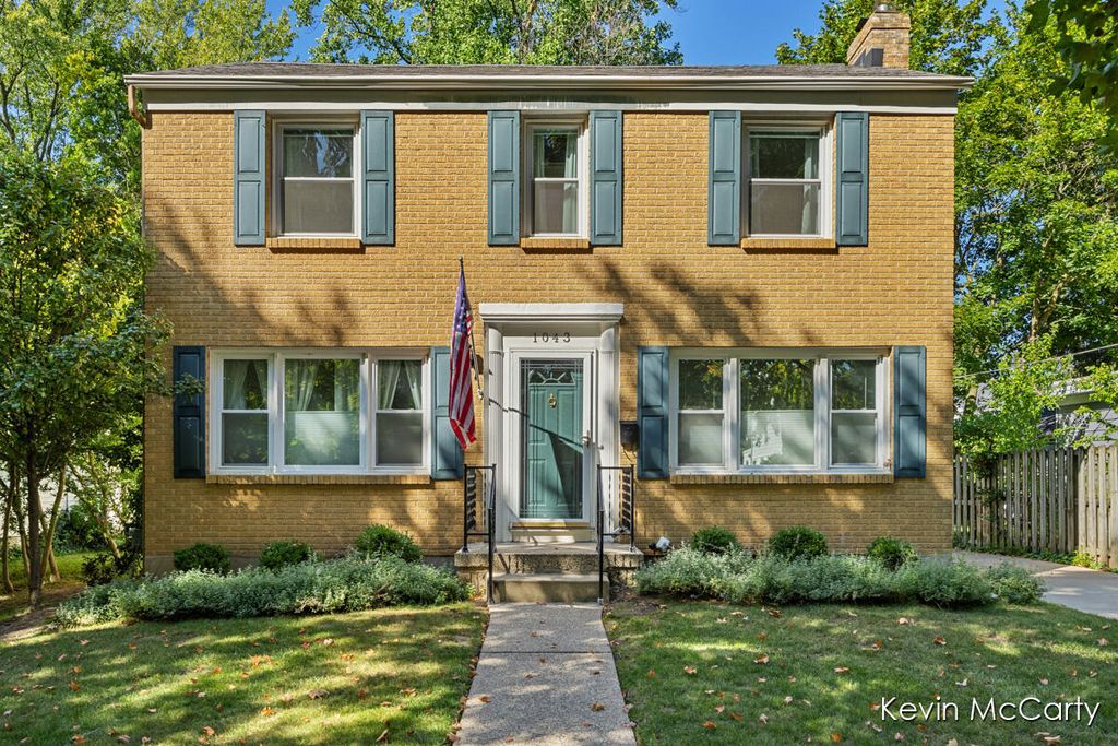 Photo of 1043 Floral Avenue SE, East Grand Rapids, MI 49506 (MLS # 25047786)