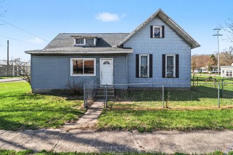 Photo of 693 Mee Street, Manistee, MI 49660 (MLS # 26019112)
