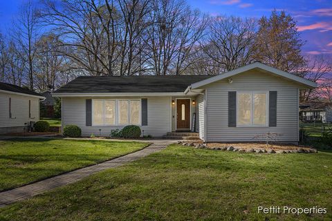 604 E Lowell Street, Ludington, MI 49431 - MLS#: 25021419