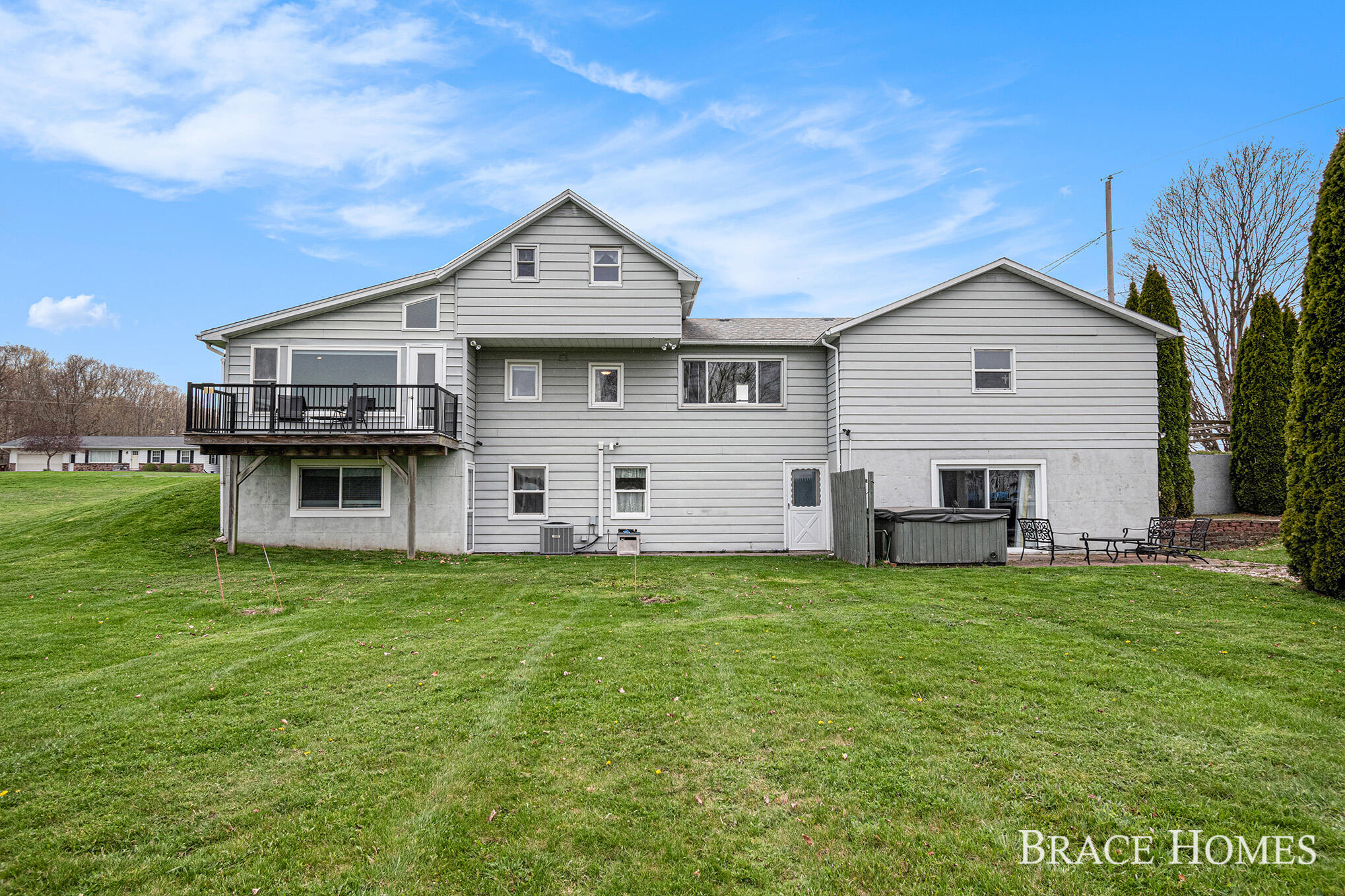 Comstock Park, Michigan 49321, United States, 3 Bedrooms Bedrooms, ,3 BathroomsBathrooms,Residential,Pending,121965