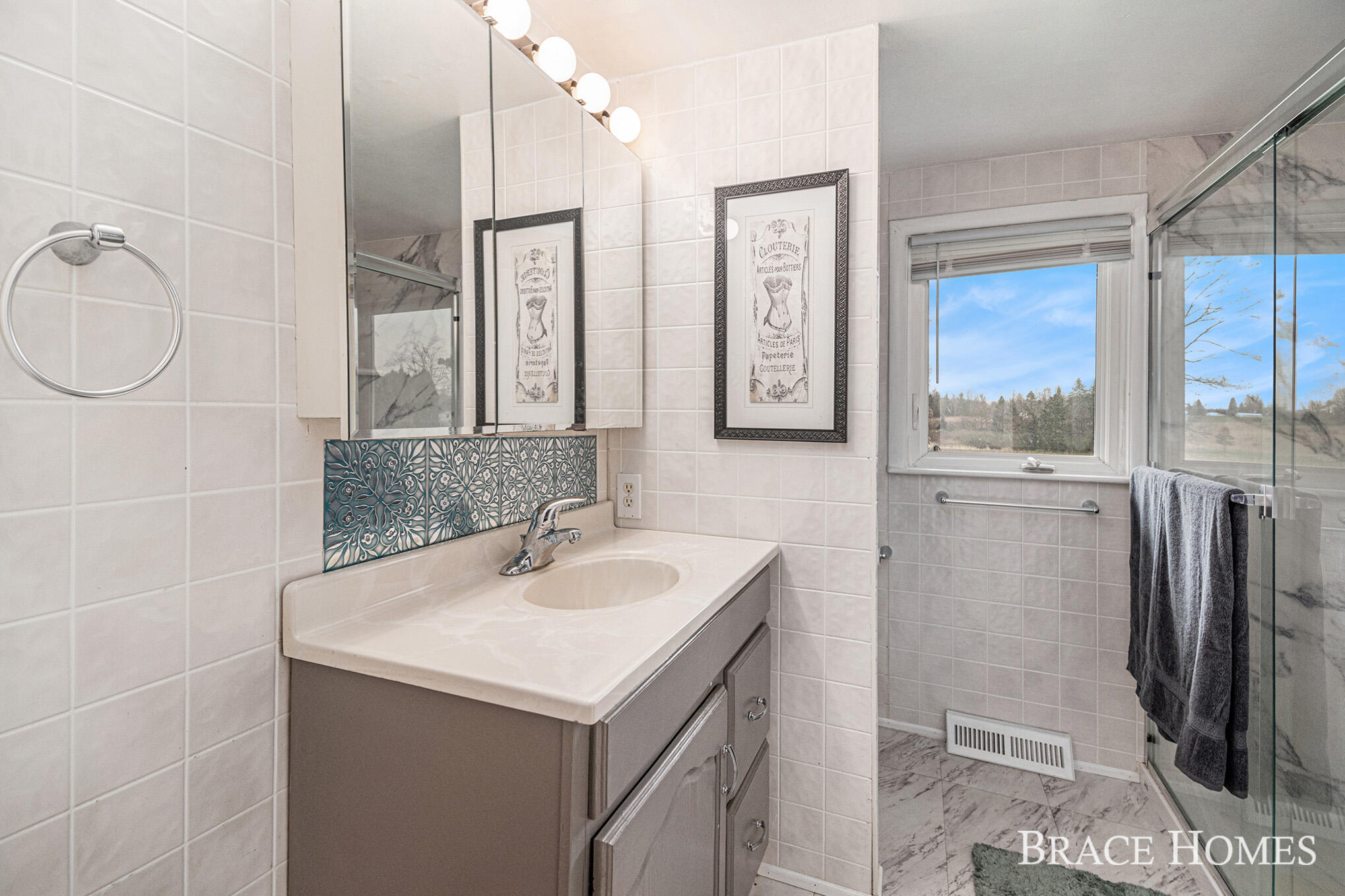 Comstock Park, Michigan 49321, United States, 3 Bedrooms Bedrooms, ,3 BathroomsBathrooms,Residential,Pending,121965