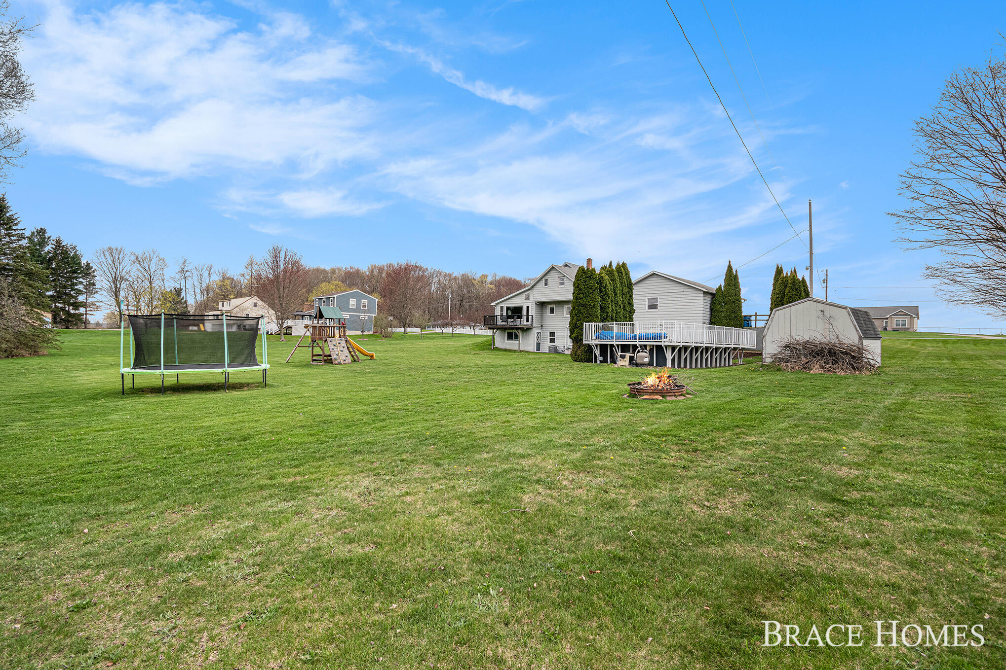 Comstock Park, Michigan 49321, United States, 3 Bedrooms Bedrooms, ,3 BathroomsBathrooms,Residential,Pending,121965