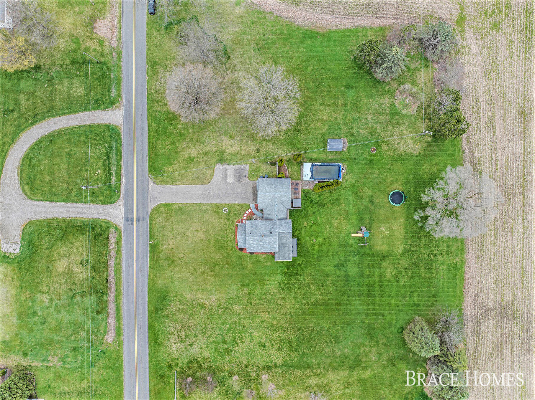 Comstock Park, Michigan 49321, United States, 3 Bedrooms Bedrooms, ,3 BathroomsBathrooms,Residential,Pending,121965