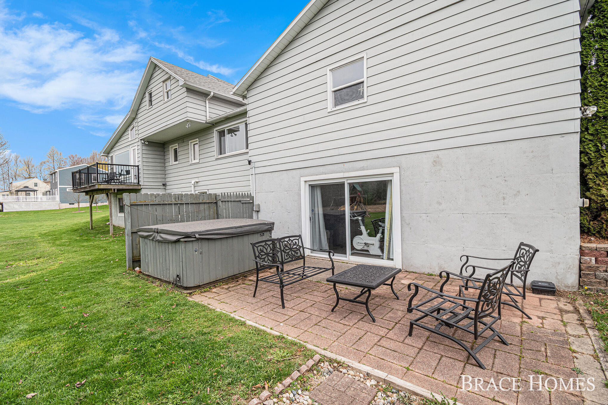 Comstock Park, Michigan 49321, United States, 3 Bedrooms Bedrooms, ,3 BathroomsBathrooms,Residential,Pending,121965