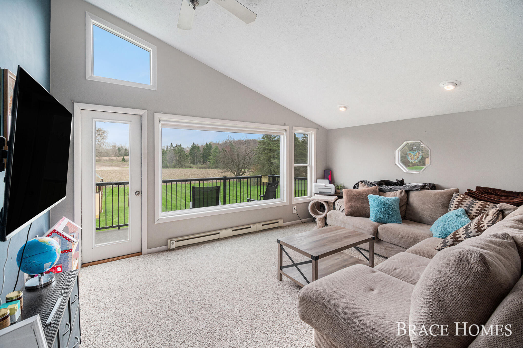 Comstock Park, Michigan 49321, United States, 3 Bedrooms Bedrooms, ,3 BathroomsBathrooms,Residential,Pending,121965