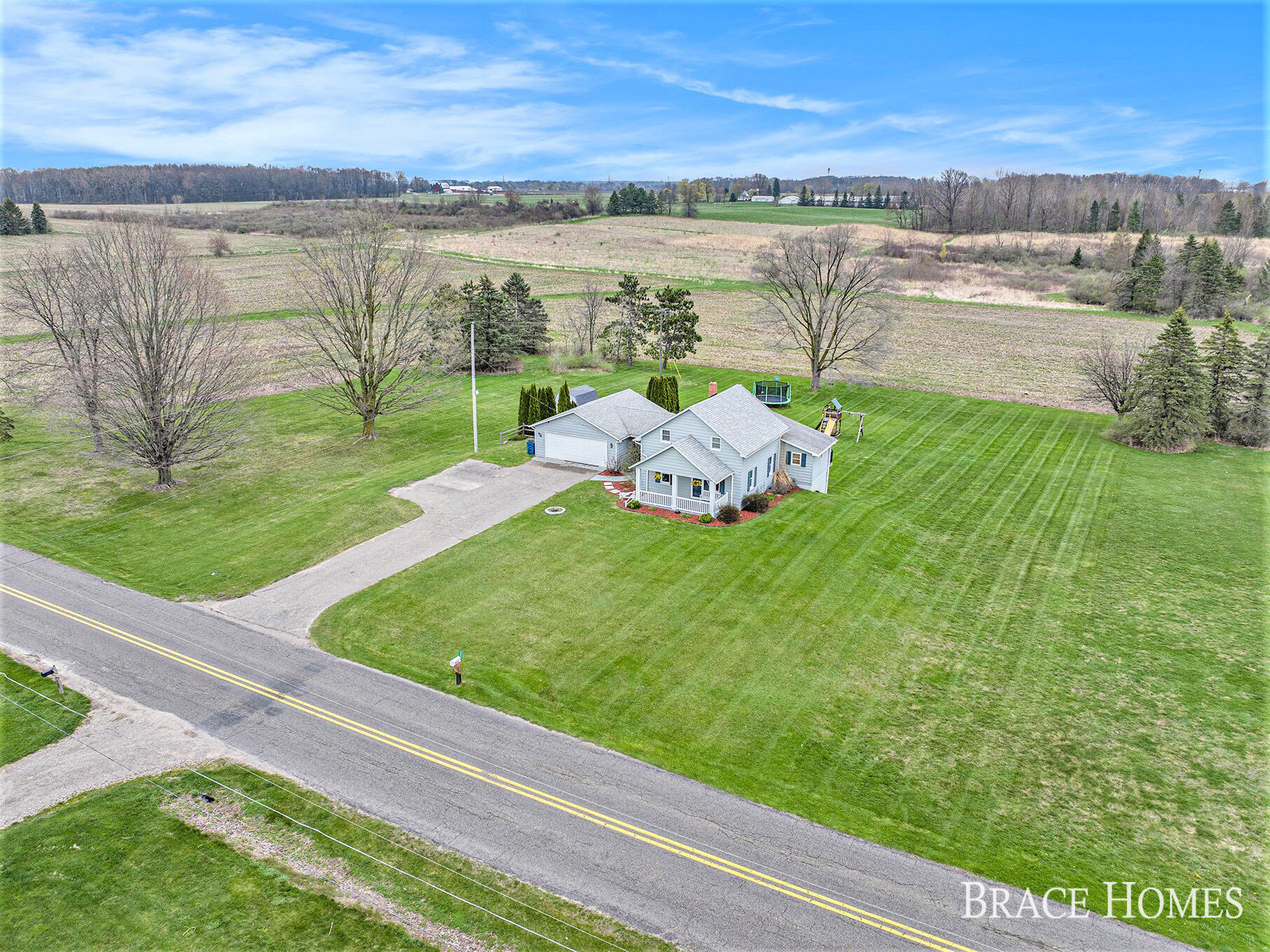 Comstock Park, Michigan 49321, United States, 3 Bedrooms Bedrooms, ,3 BathroomsBathrooms,Residential,Pending,121965