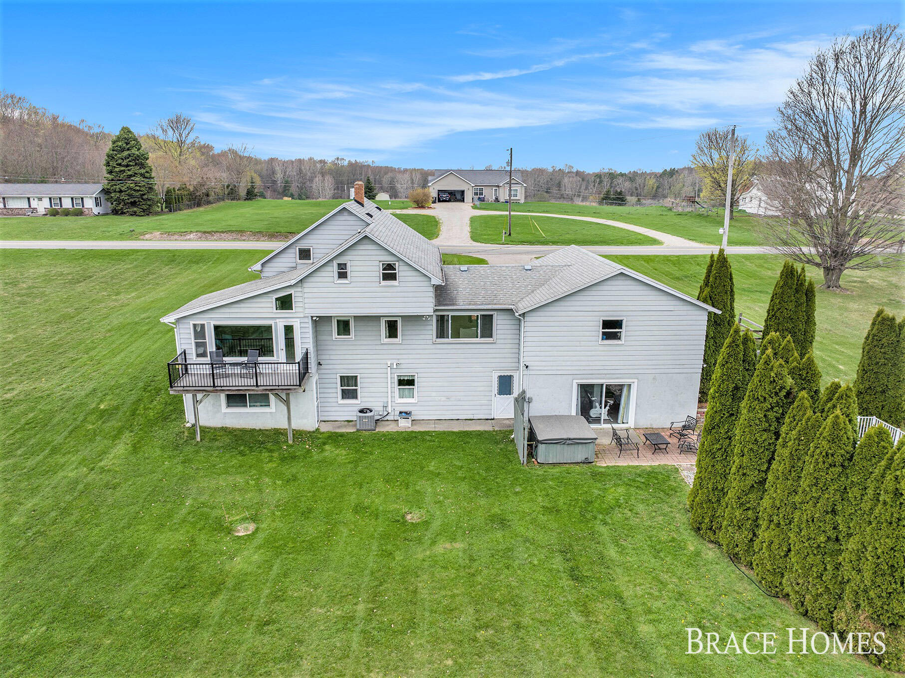 Comstock Park, Michigan 49321, United States, 3 Bedrooms Bedrooms, ,3 BathroomsBathrooms,Residential,Pending,121965