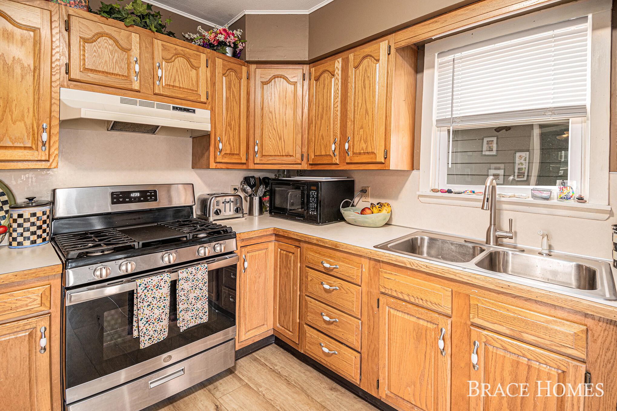 Comstock Park, Michigan 49321, United States, 3 Bedrooms Bedrooms, ,3 BathroomsBathrooms,Residential,Pending,121965