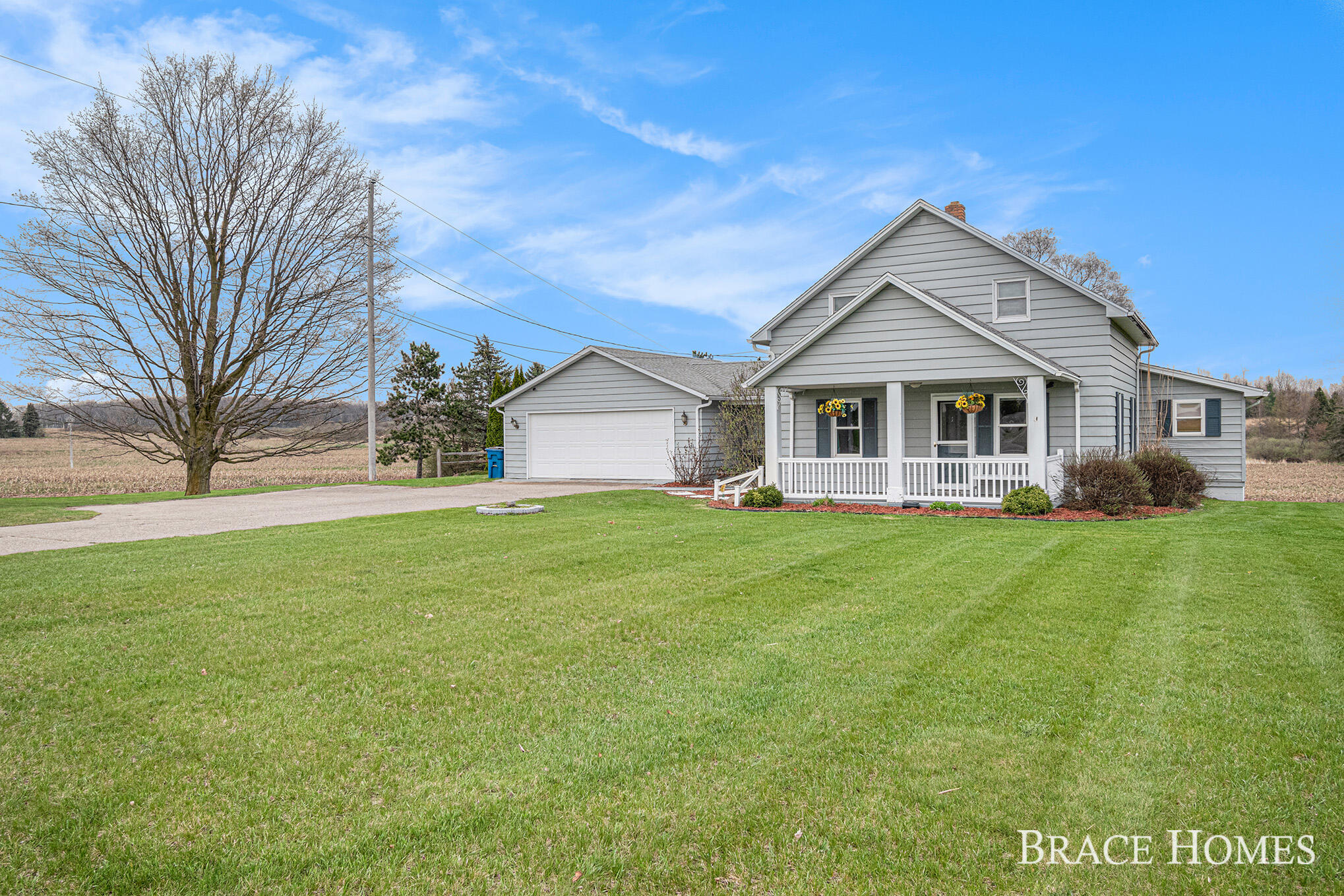 Comstock Park, Michigan 49321, United States, 3 Bedrooms Bedrooms, ,3 BathroomsBathrooms,Residential,Pending,121965