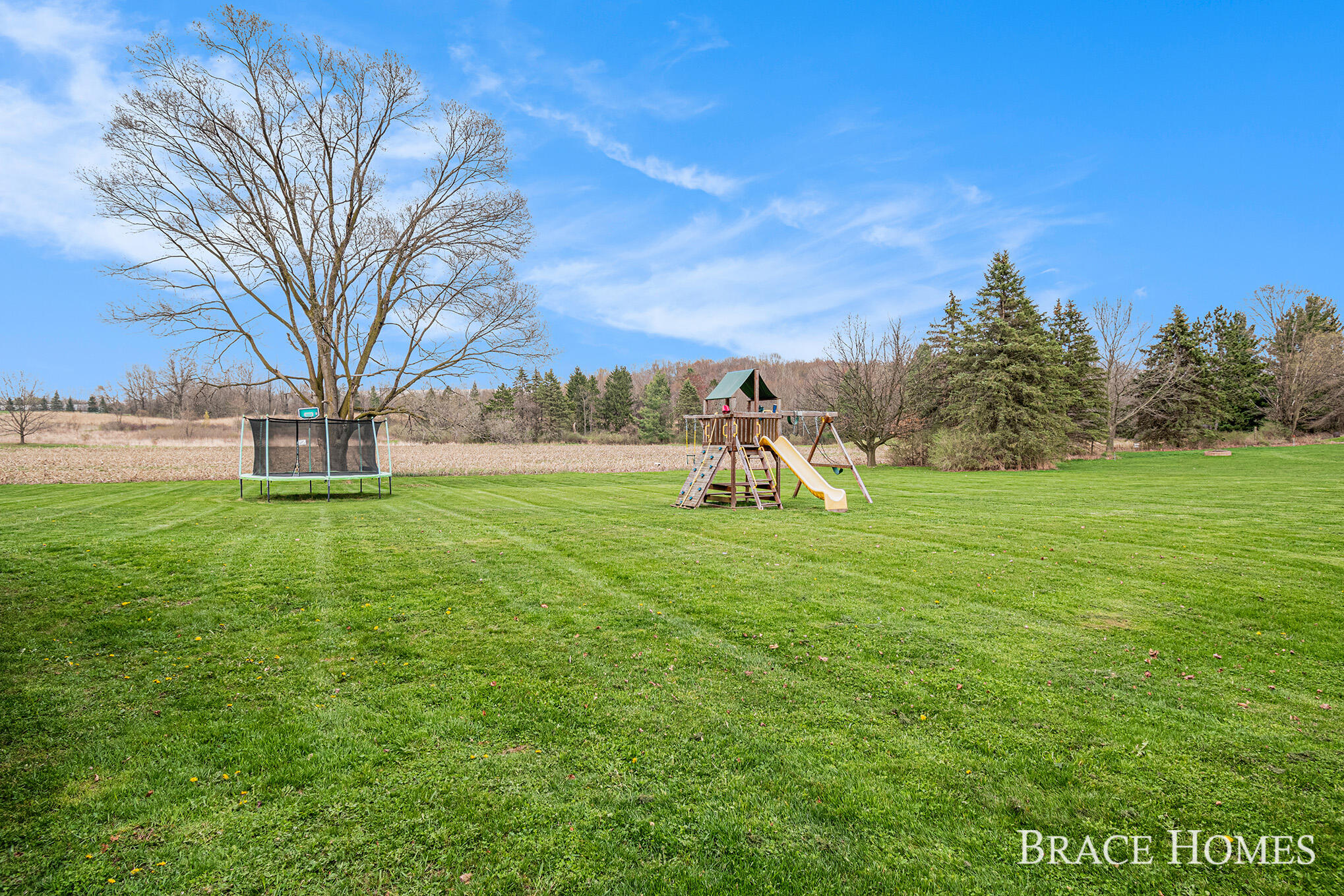 Comstock Park, Michigan 49321, United States, 3 Bedrooms Bedrooms, ,3 BathroomsBathrooms,Residential,Pending,121965