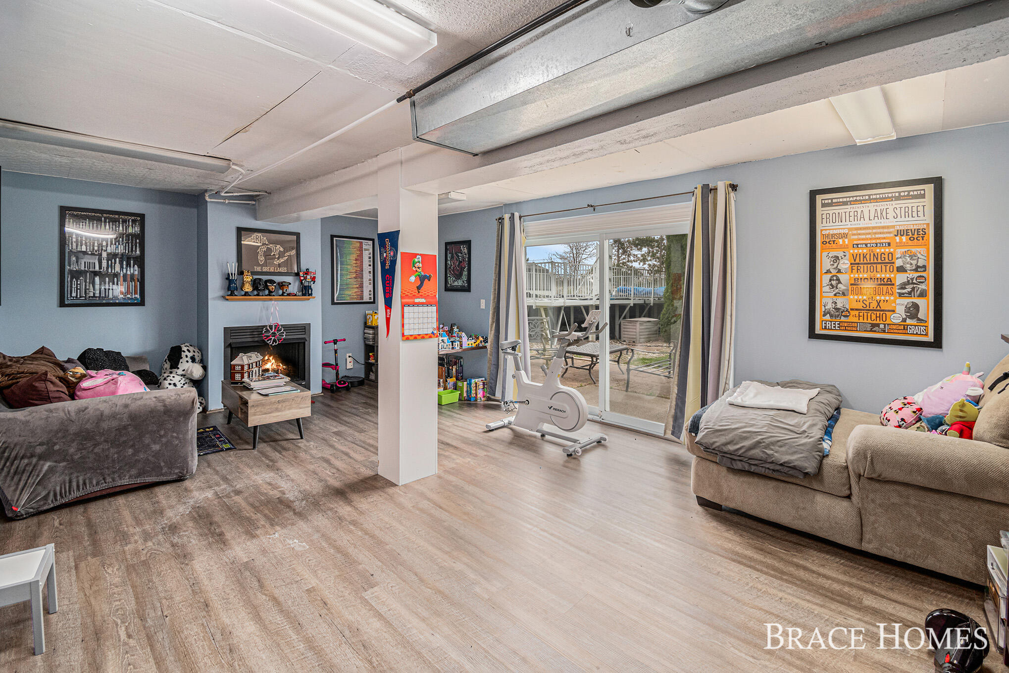 Comstock Park, Michigan 49321, United States, 3 Bedrooms Bedrooms, ,3 BathroomsBathrooms,Residential,Pending,121965