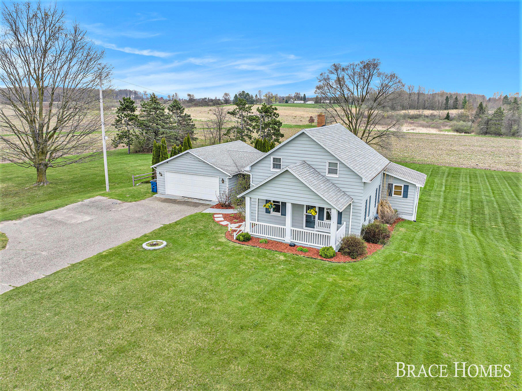 Comstock Park, Michigan 49321, United States, 3 Bedrooms Bedrooms, ,3 BathroomsBathrooms,Residential,Pending,121965