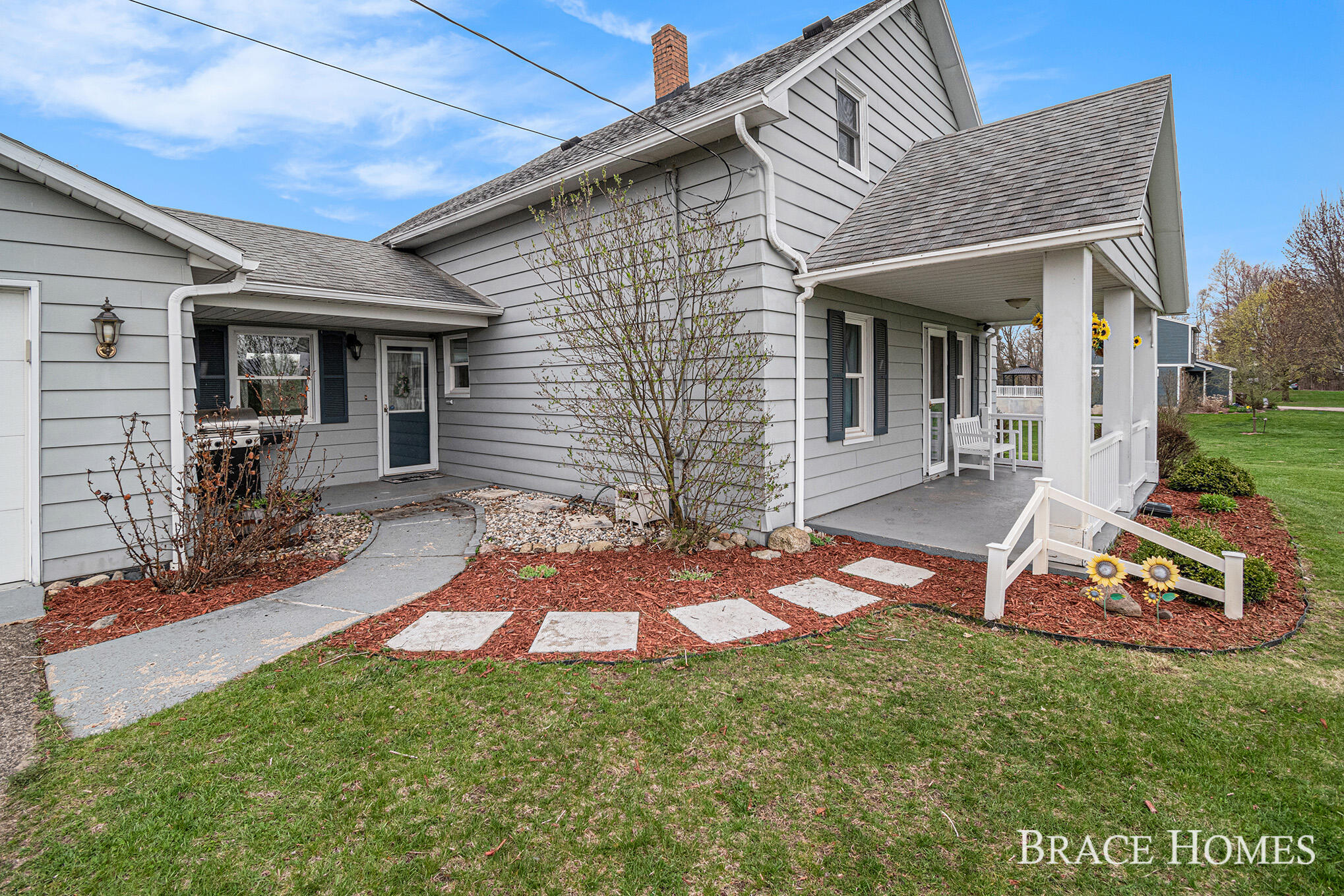 Comstock Park, Michigan 49321, United States, 3 Bedrooms Bedrooms, ,3 BathroomsBathrooms,Residential,Pending,121965