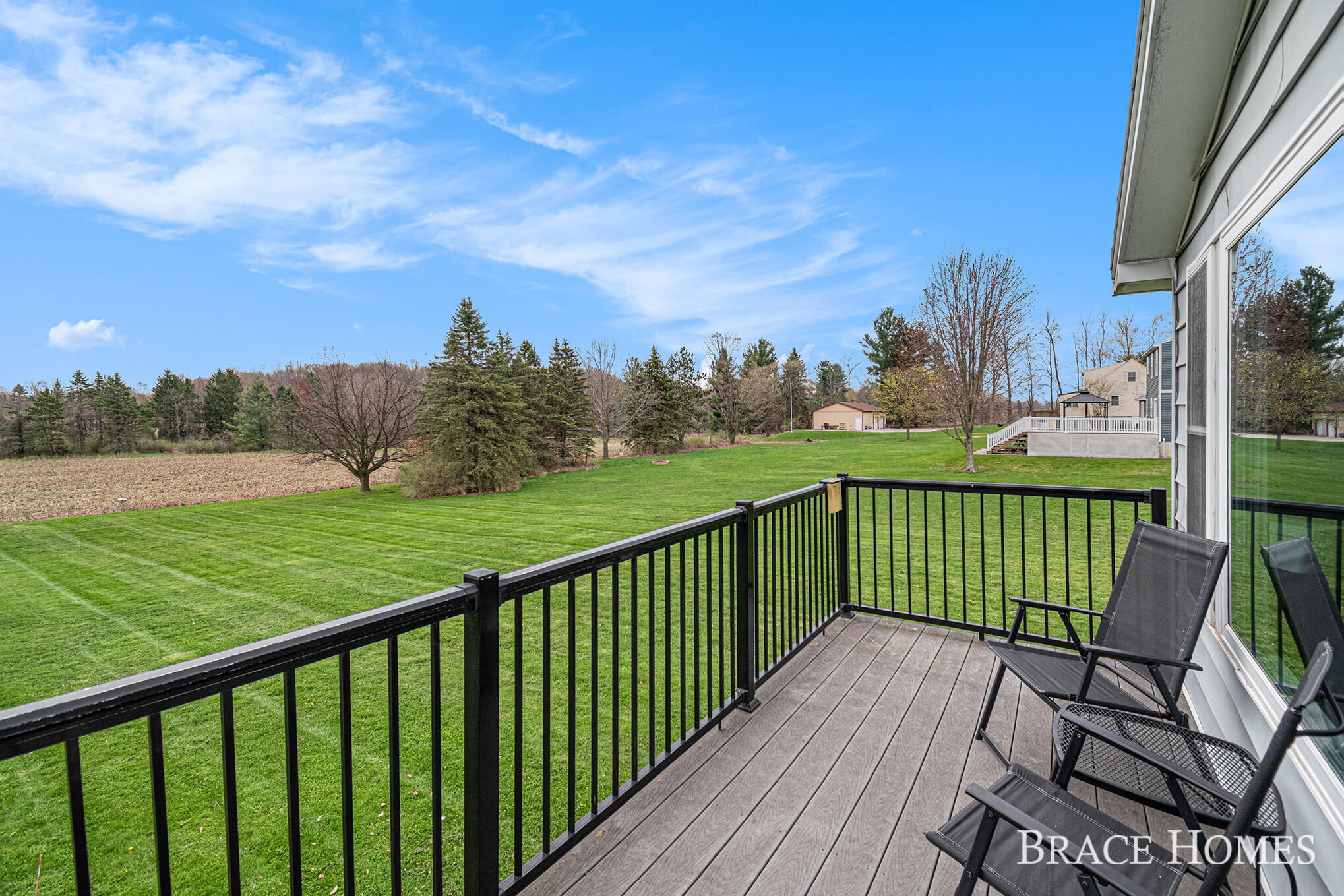 Comstock Park, Michigan 49321, United States, 3 Bedrooms Bedrooms, ,3 BathroomsBathrooms,Residential,Pending,121965