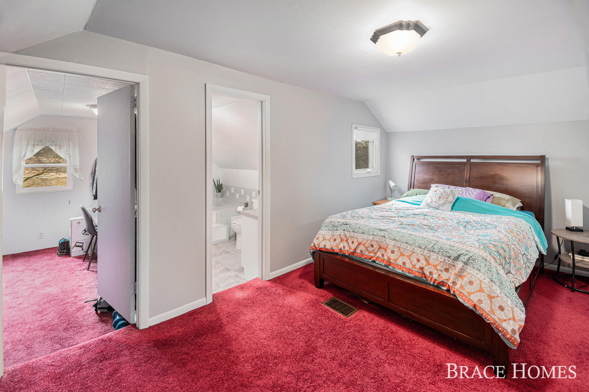 Comstock Park, Michigan 49321, United States, 3 Bedrooms Bedrooms, ,3 BathroomsBathrooms,Residential,Pending,121965