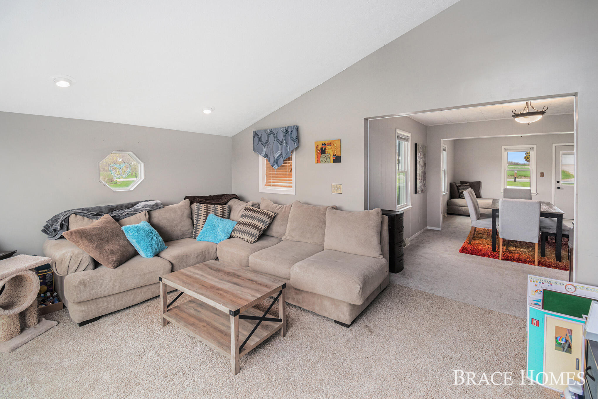 Comstock Park, Michigan 49321, United States, 3 Bedrooms Bedrooms, ,3 BathroomsBathrooms,Residential,Pending,121965