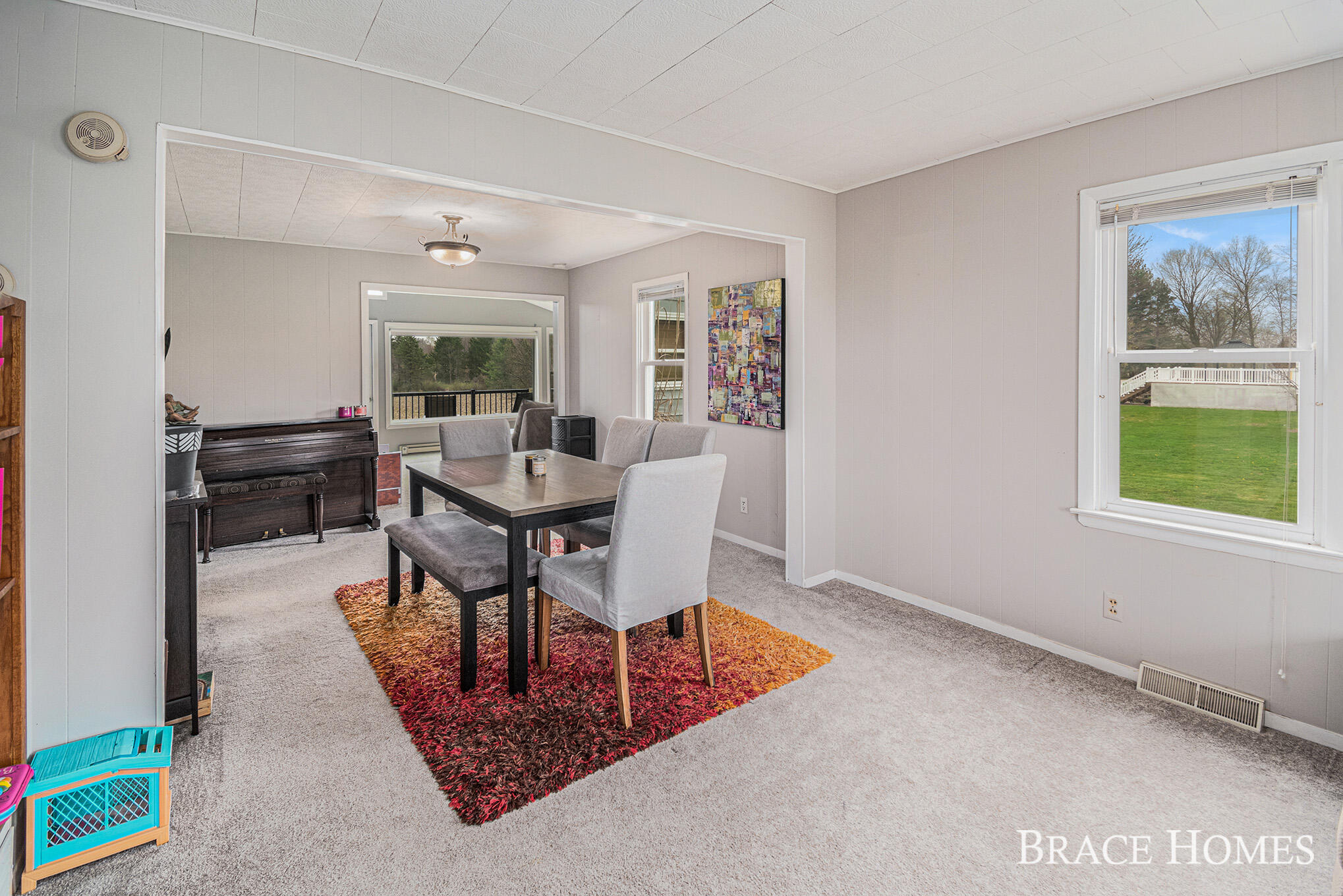 Comstock Park, Michigan 49321, United States, 3 Bedrooms Bedrooms, ,3 BathroomsBathrooms,Residential,Pending,121965