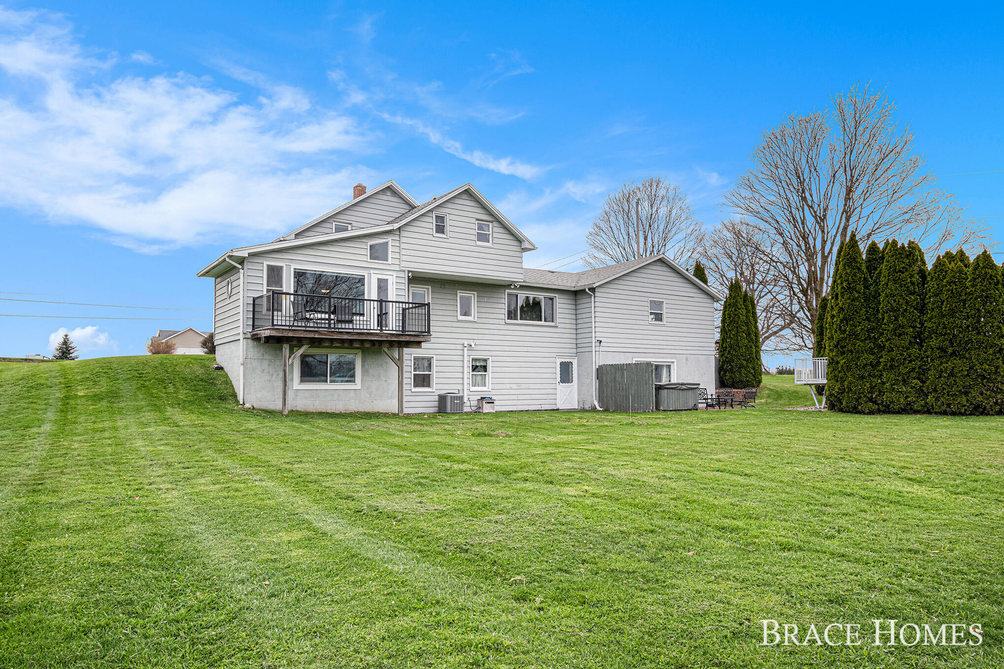 Comstock Park, Michigan 49321, United States, 3 Bedrooms Bedrooms, ,3 BathroomsBathrooms,Residential,Pending,121965