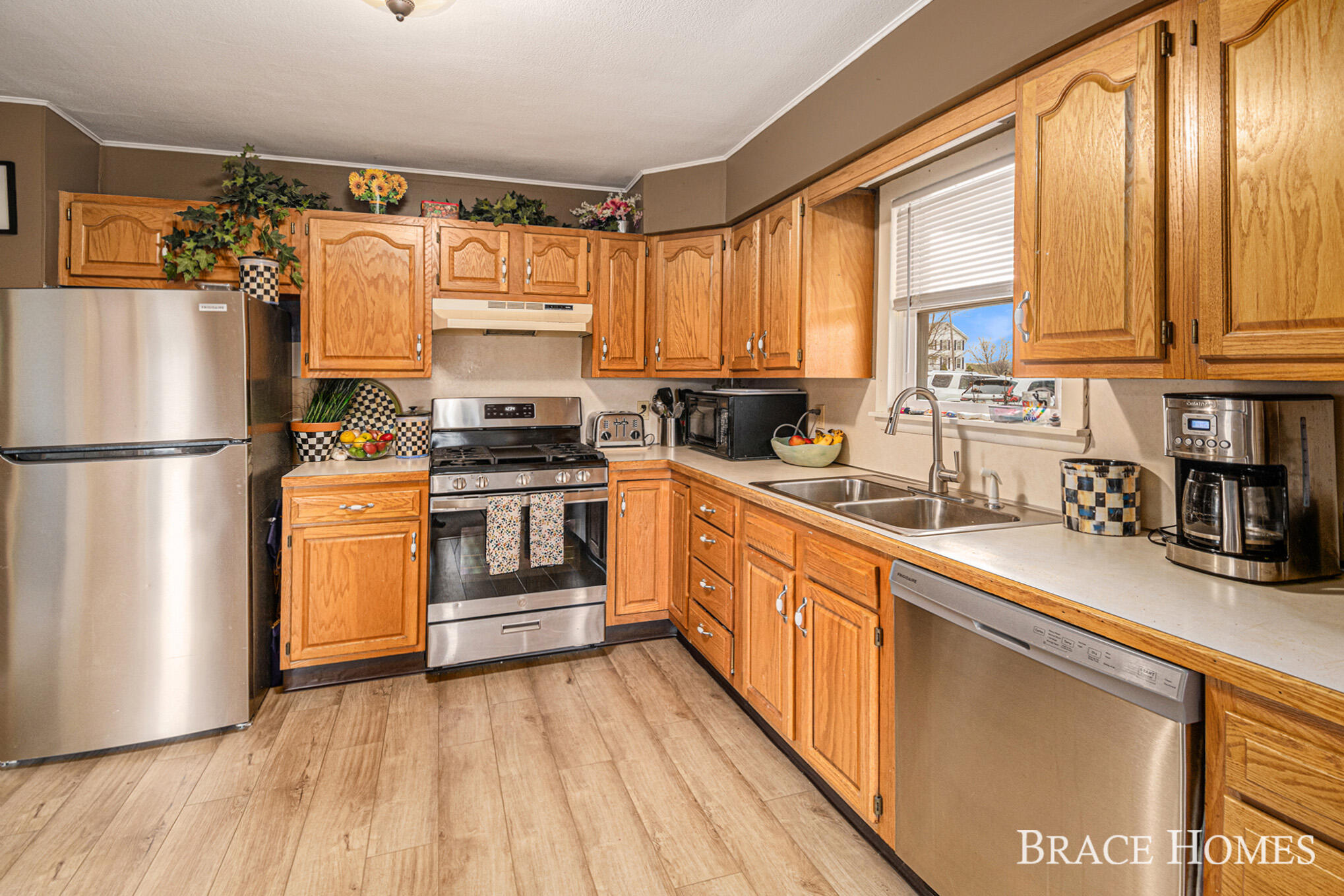 Comstock Park, Michigan 49321, United States, 3 Bedrooms Bedrooms, ,3 BathroomsBathrooms,Residential,Pending,121965