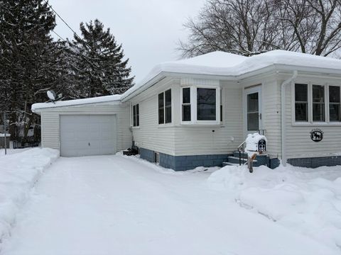 Photo of 106 N Reinberg Avenue, Scottville, MI 49454 (MLS # 26003309)