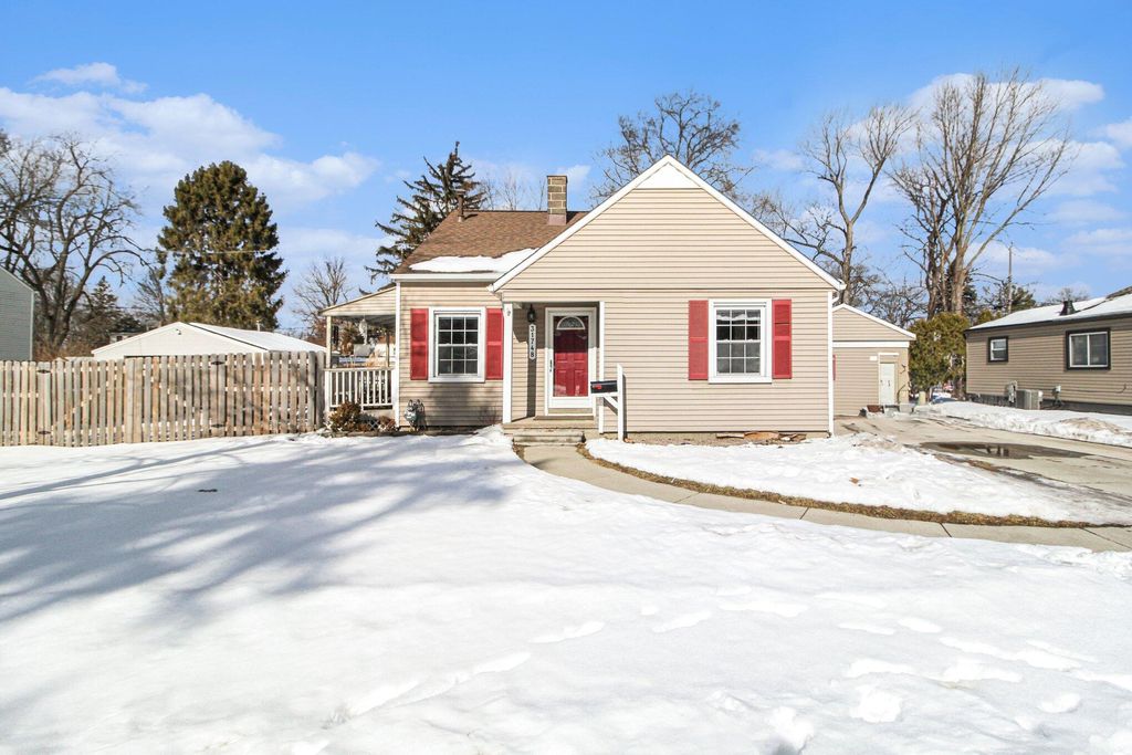 Photo of 31748 Rosslyn Avenue, Garden City, MI 48135 (MLS # 26005346)