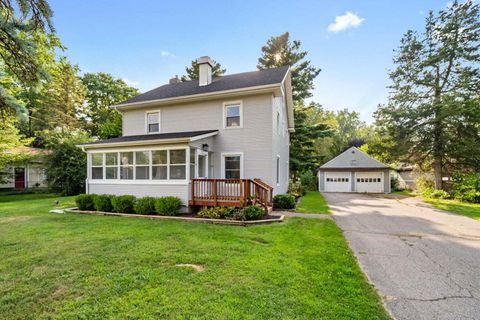 Photo of 1050 Maynard Avenue, Jackson, MI 49202 (MLS # 26011342)