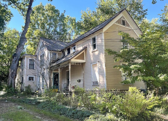 840 VILLAGE ST, KALAMAZOO, MI 49008 - Image a18fa0622adbc7c0ecb30a494c5faa30/1704732945