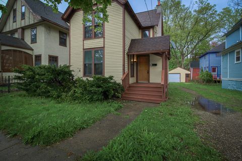 Photo of 416 Douglas Avenue, Kalamazoo, MI 49007 (MLS # 26019083)