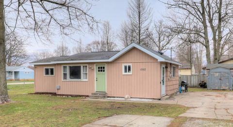 1062 S Woodland Street, Muskegon, MI 49442 - MLS#: 25013549