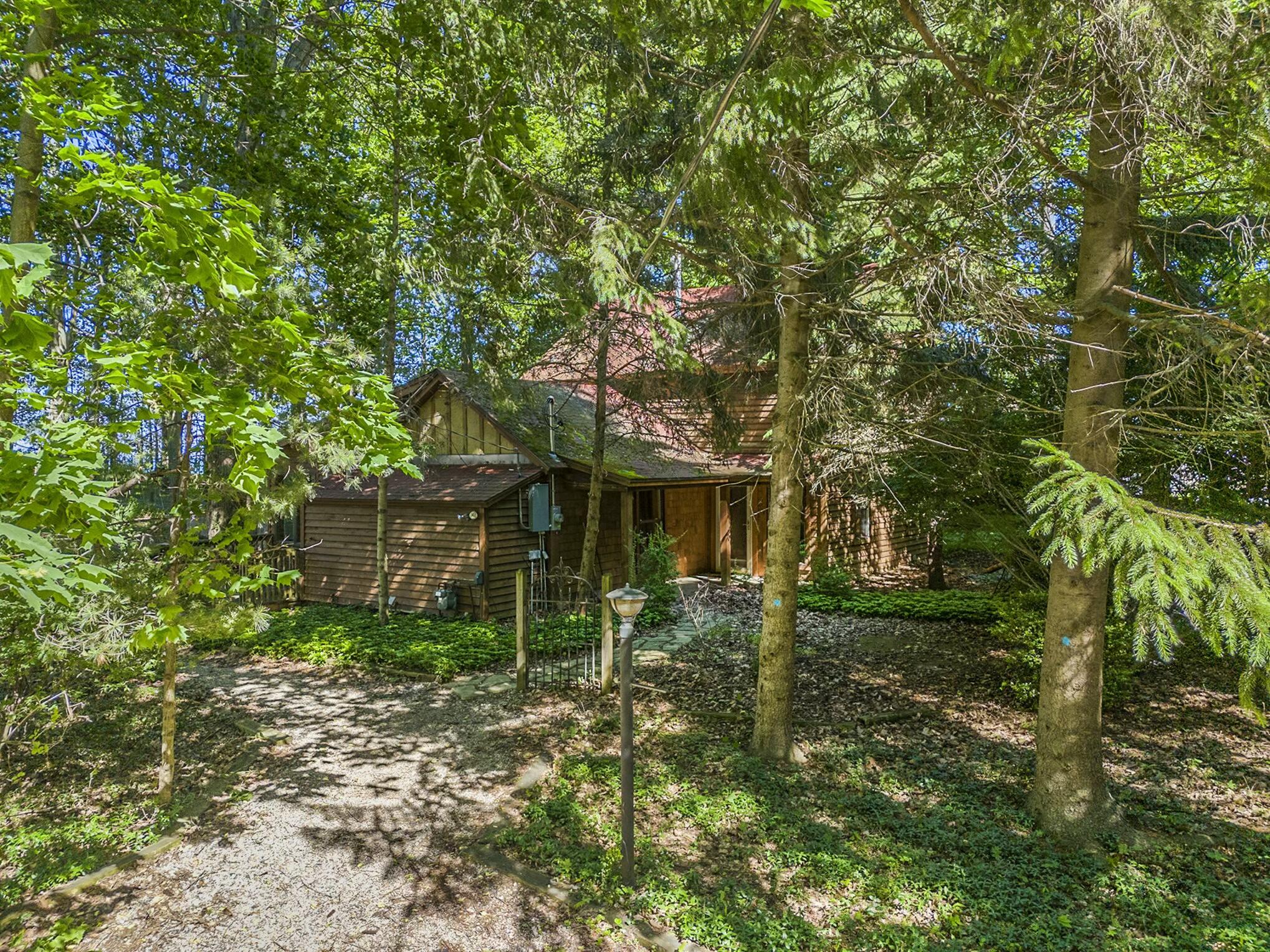 2560 Lakeshore Drive