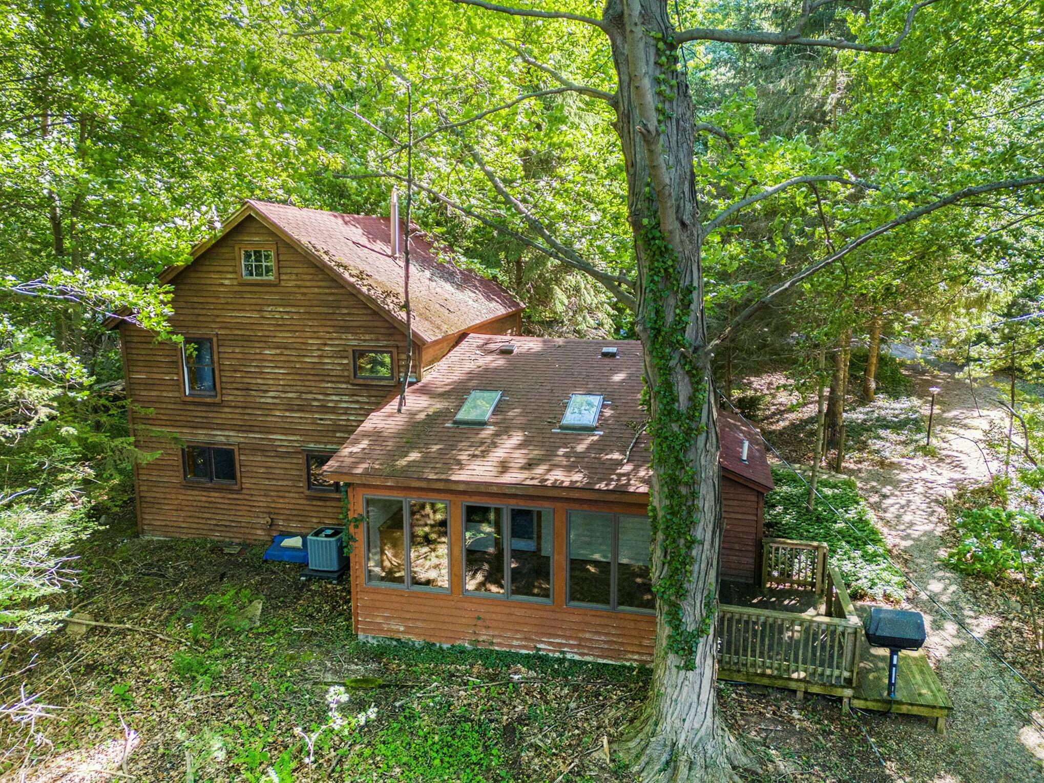 2560 Lakeshore Drive