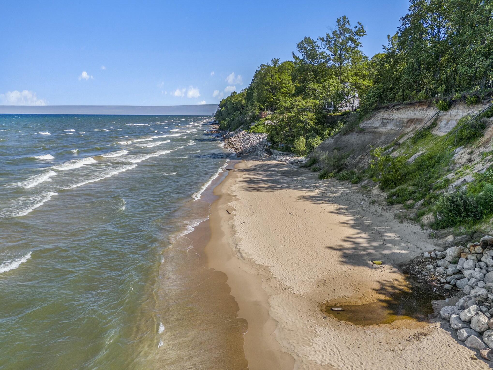 2560 Lakeshore Drive