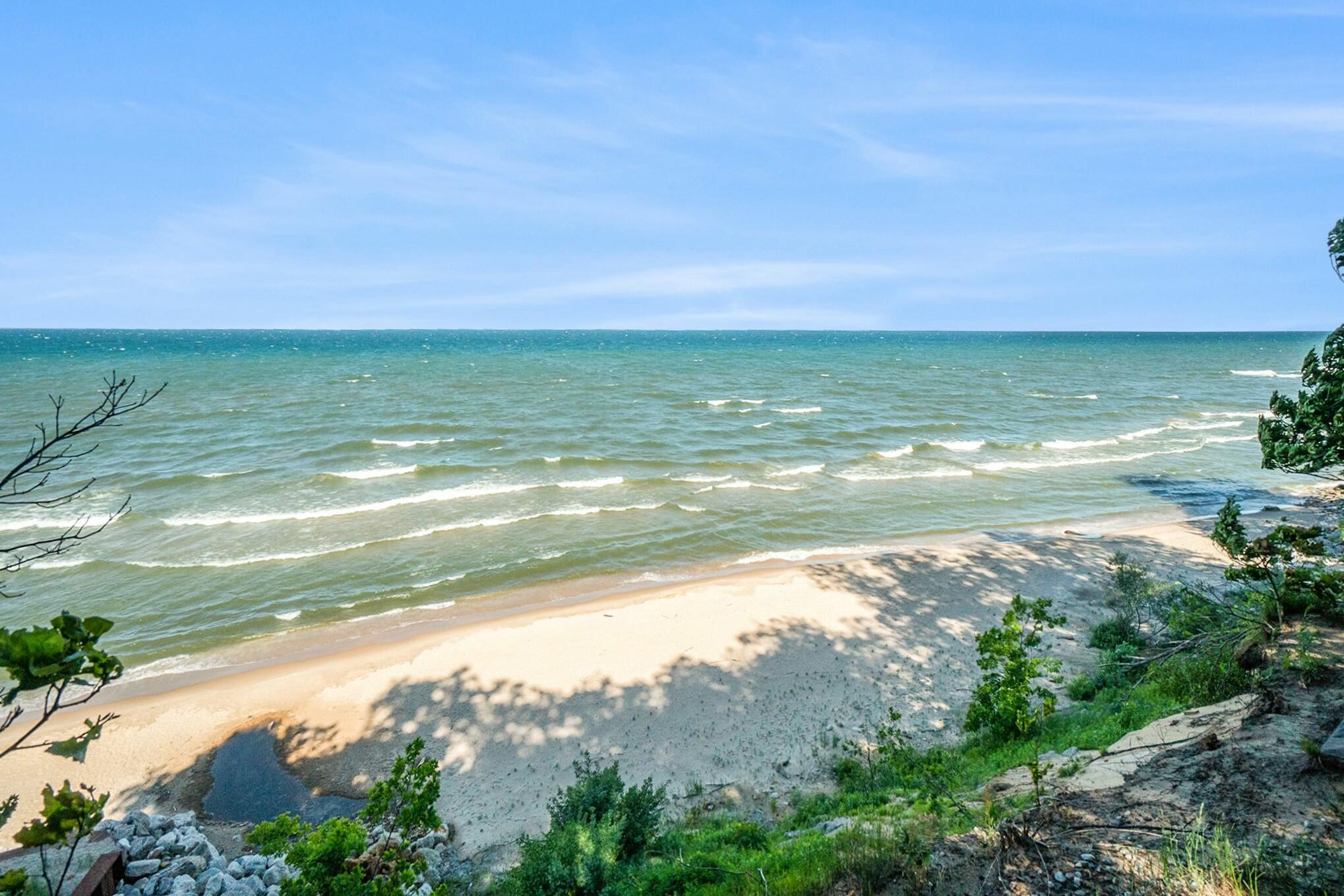 2560 Lakeshore Drive