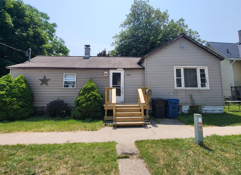 Photo of 153 Fourteenth Street, Manistee, MI 49660 (MLS # 26005239)