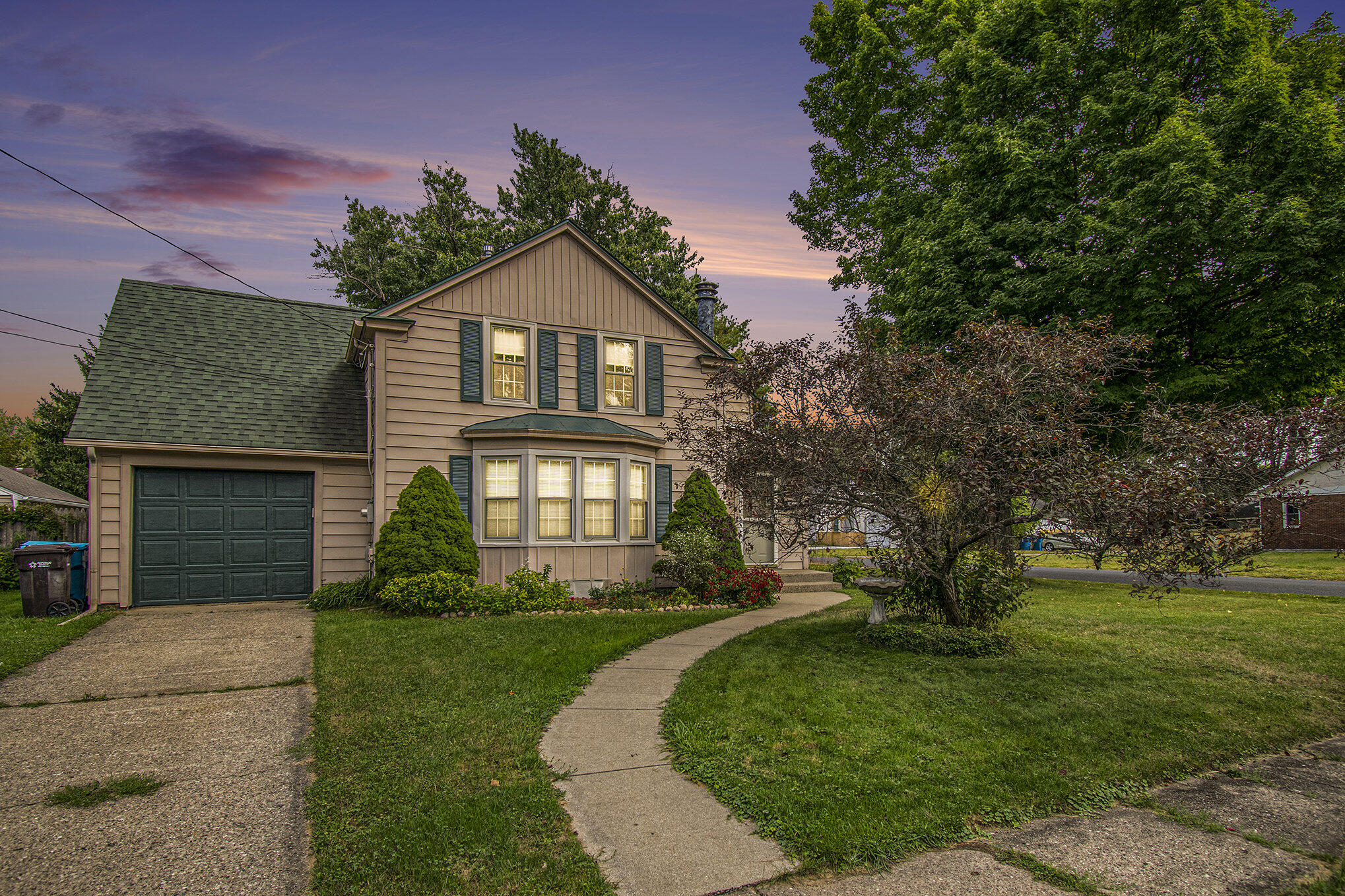 Kalamazoo, Michigan 49048, United States, 3 Bedrooms Bedrooms, ,2 BathroomsBathrooms,Residential,Active,41697
