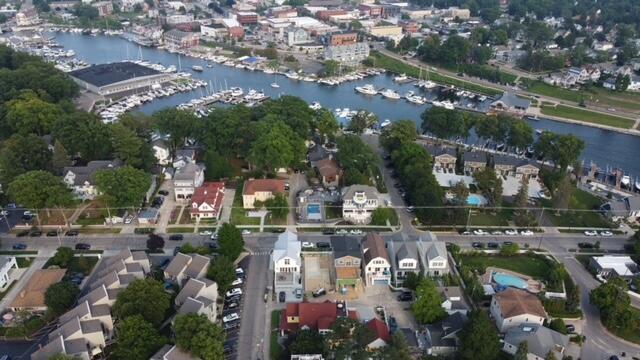 South Haven, Michigan 49090, United States, 8 Bedrooms Bedrooms, ,7 BathroomsBathrooms,Residential,Active,203979