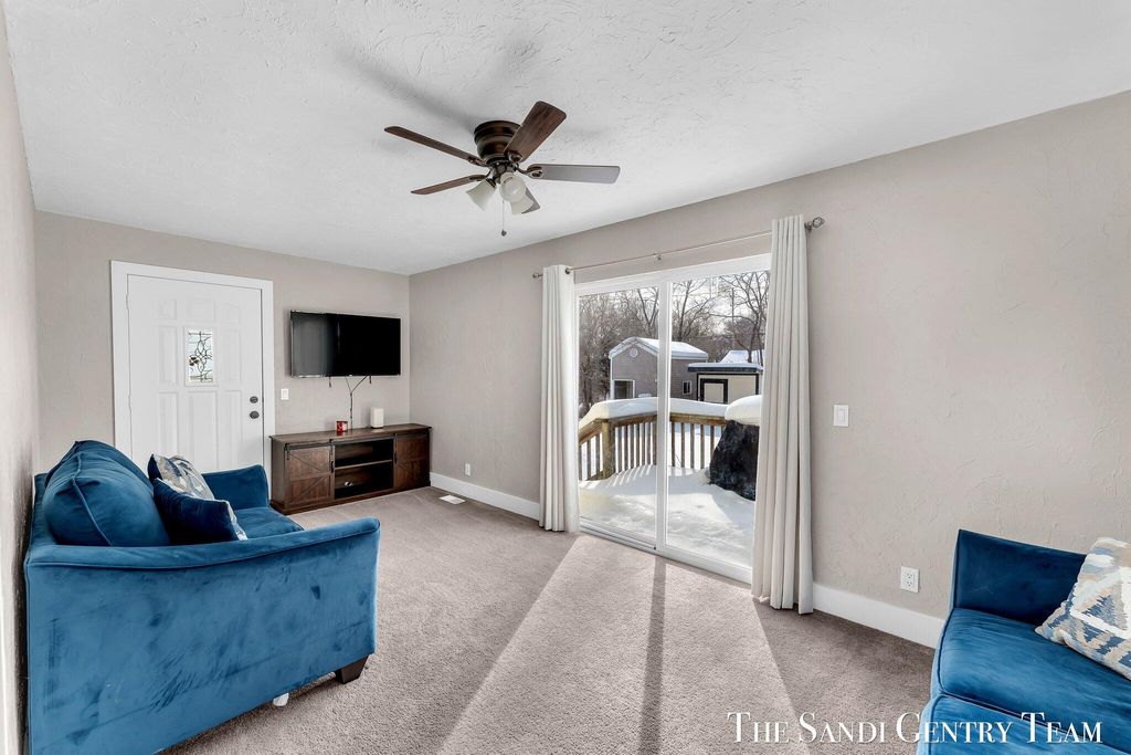 Photo of 1949 Letart Avenue, Muskegon, MI 49441 (MLS # 26005012)