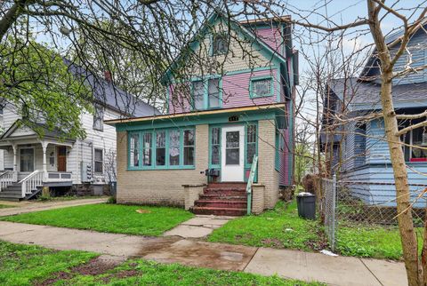 Photo of 417 Locust Street #1 & 2, Kalamazoo, MI 49007 (MLS # 26017298)