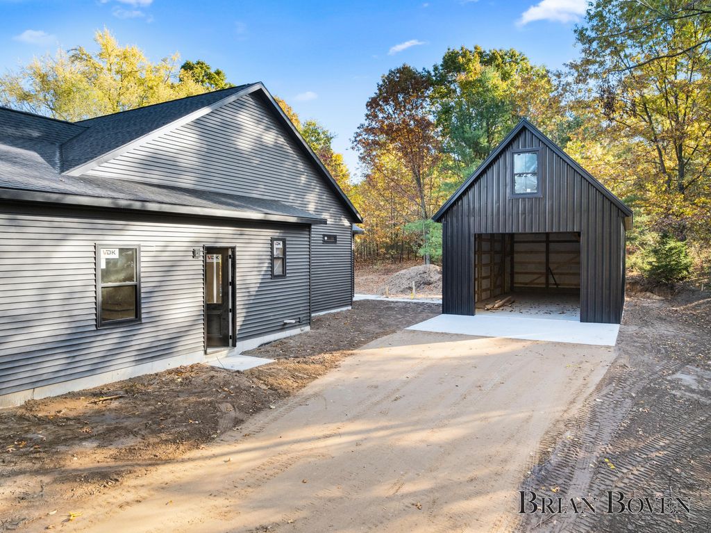 Photo of 7650 Courtland Drive NE, Rockford, MI 49341 (MLS # 26000138)