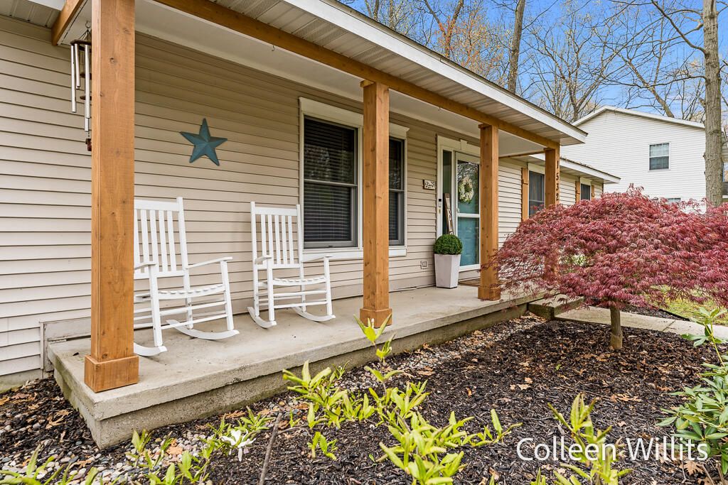 Photo of 15324 Grand Oak Road, Grand Haven, MI 49417 (MLS # 26004559)