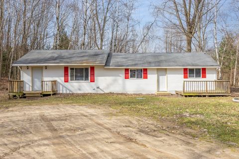 23087 Huron, Evart, MI 49631 - MLS#: 25010895