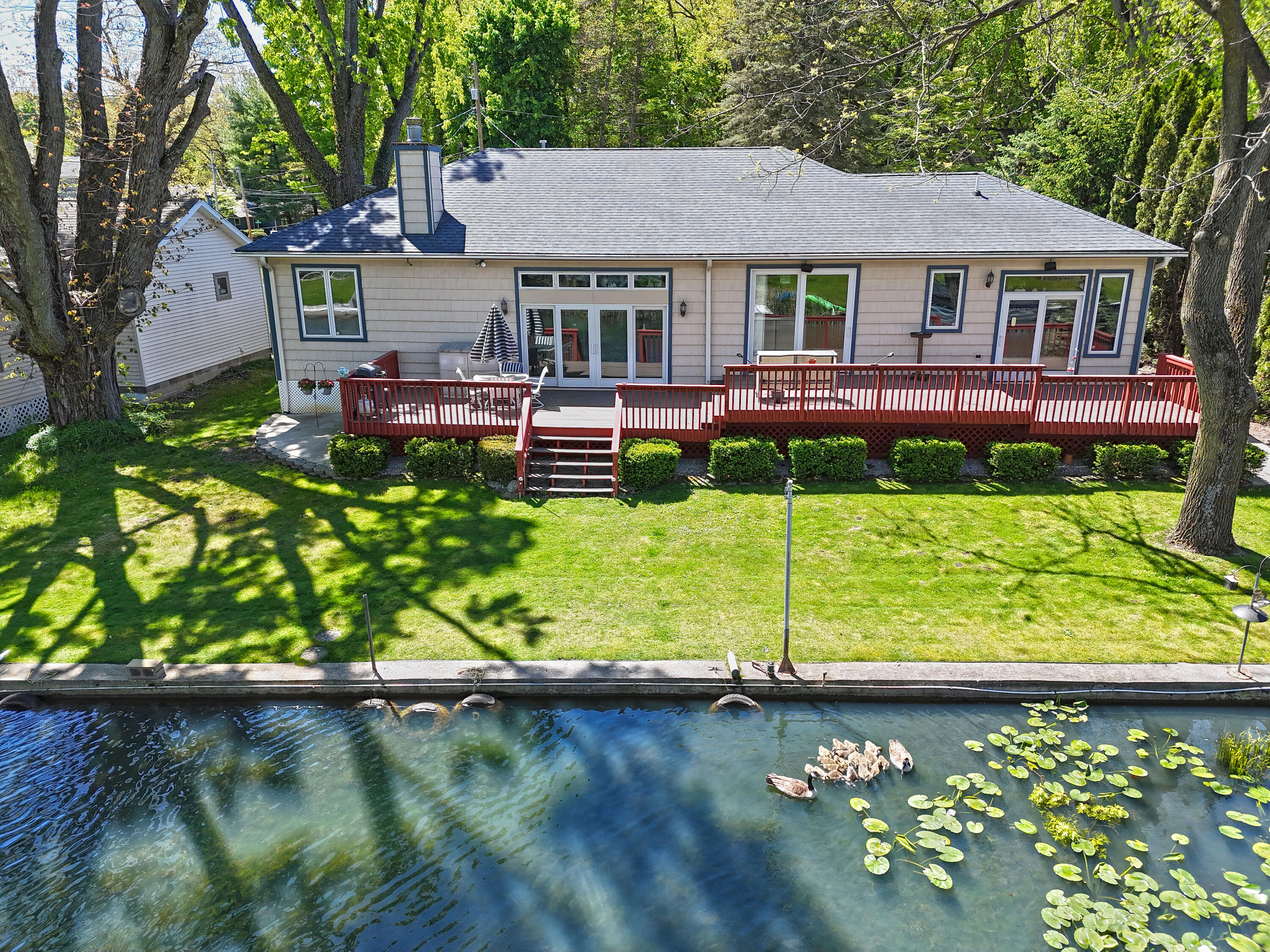 31886 W Lakeshore Drive