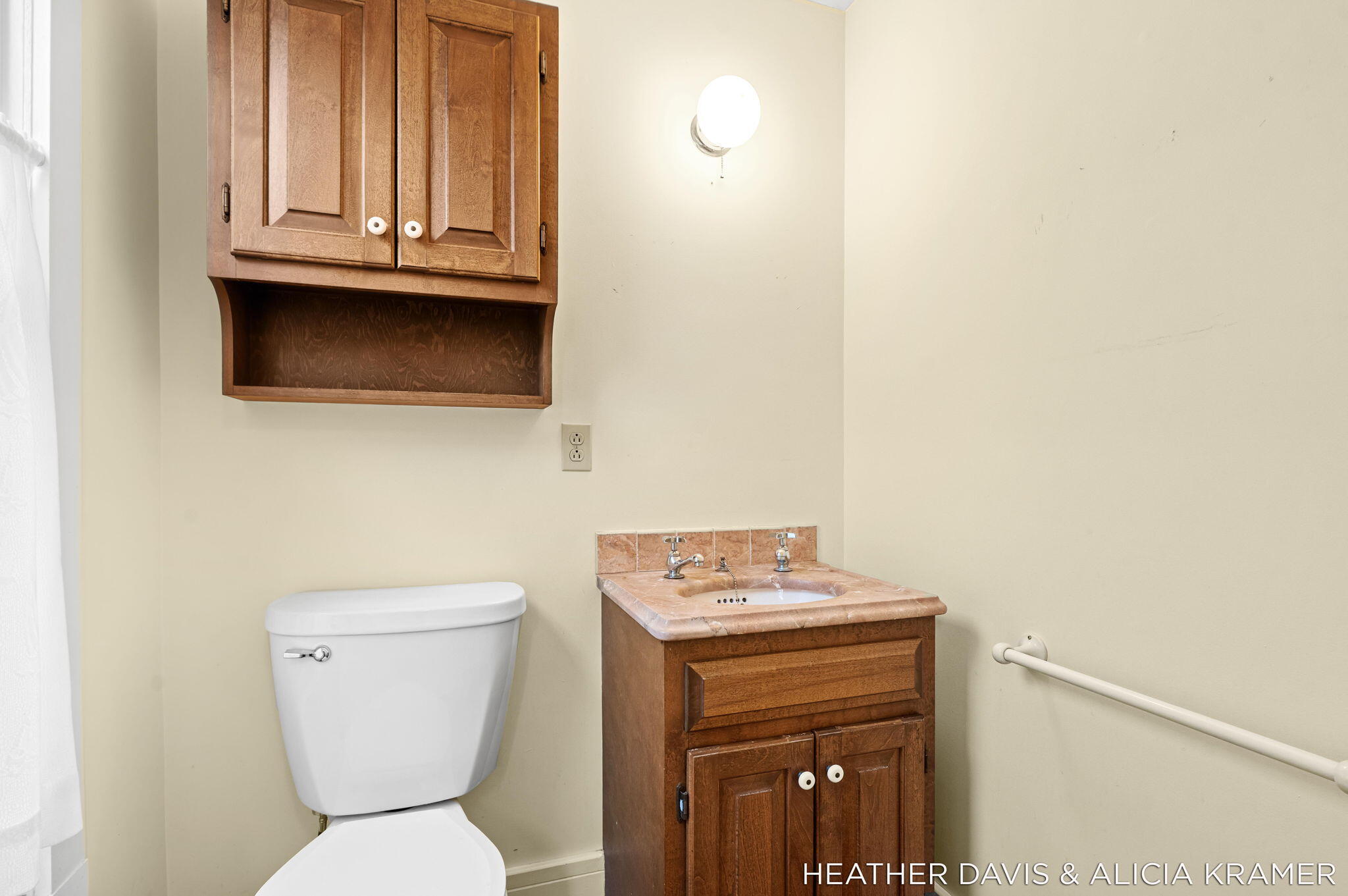 Holland, Michigan, 49423, United States, 5 Bedrooms Bedrooms, ,3 BathroomsBathrooms,Residential,Active,2041773