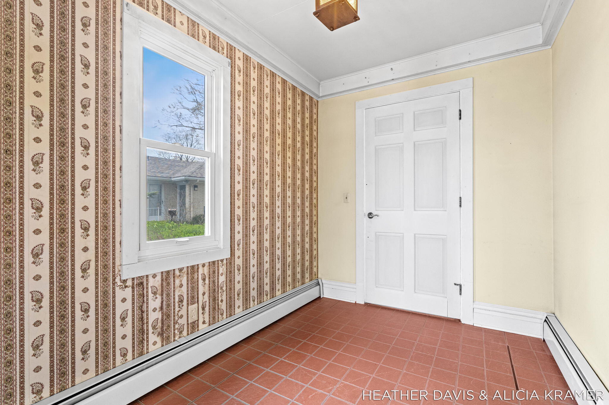 Holland, Michigan, 49423, United States, 5 Bedrooms Bedrooms, ,3 BathroomsBathrooms,Residential,Active,2041773